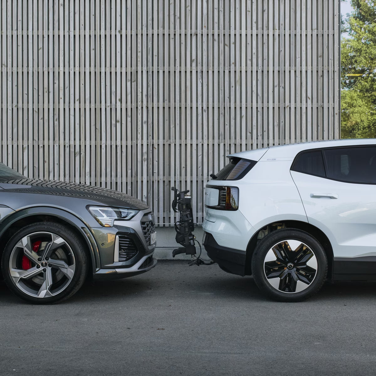 מתקן אופניים על וו גרירה Thule OutPace ל-3 אופניים (מתאים לאופניים חשמליות)