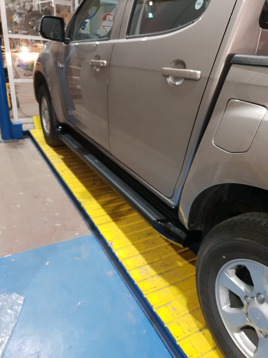 סט מדרכות צד לאיסוזו D-MAX 2013-2020