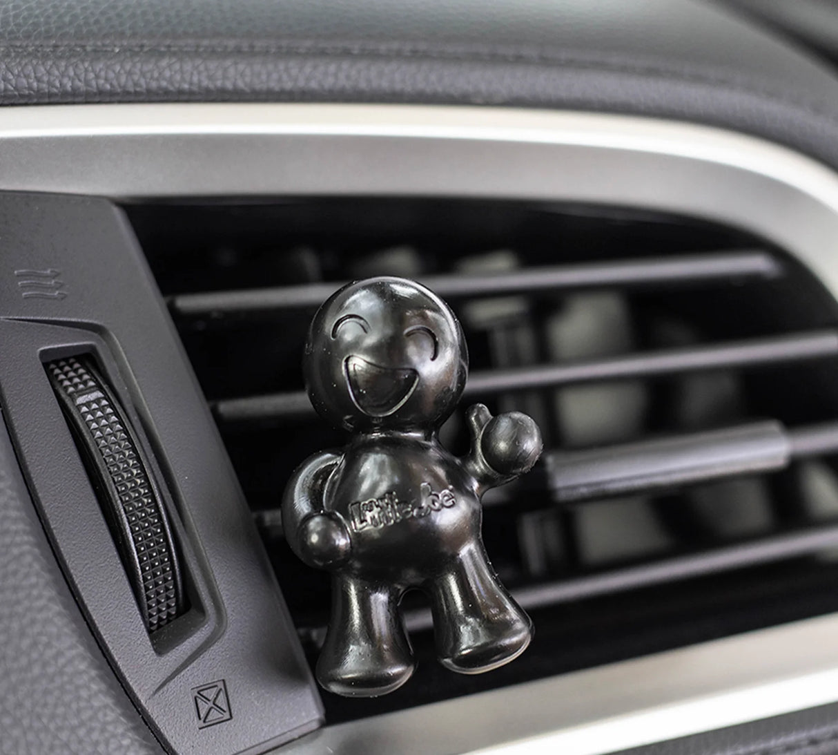 Little Joe Black Velvet 96405 – מטהר אוויר קליפ-ונט בניחוח “בלק ולווט”