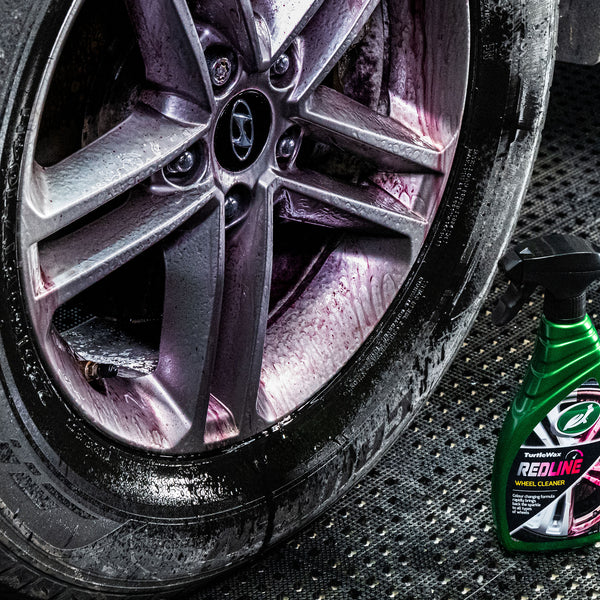 מנקה ומחדש ג’אנטים לרכב Turtle Wax Redline Wheel Restorer