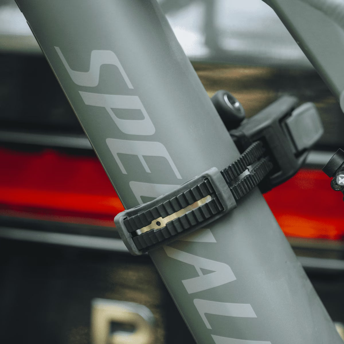 מתקן אופניים על וו גרירה Thule Epos ל-3 אופניים (מתאים לאופניים חשמליות)