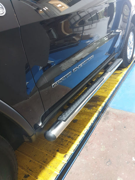 סט מדרכות צד לג'יפ גרנד צ'ירוקי 2012-2021 דגם צינורות מאסיבי
