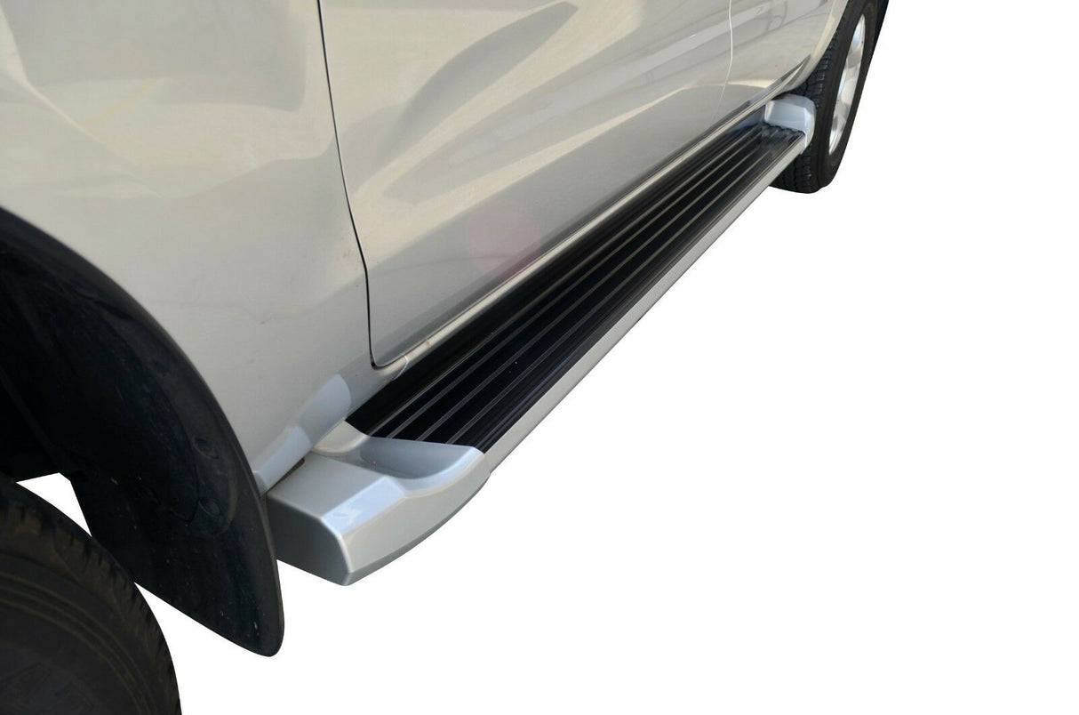 סט מדרכות צד לאיסוזו D-MAX פינות כסופות 2013-2020