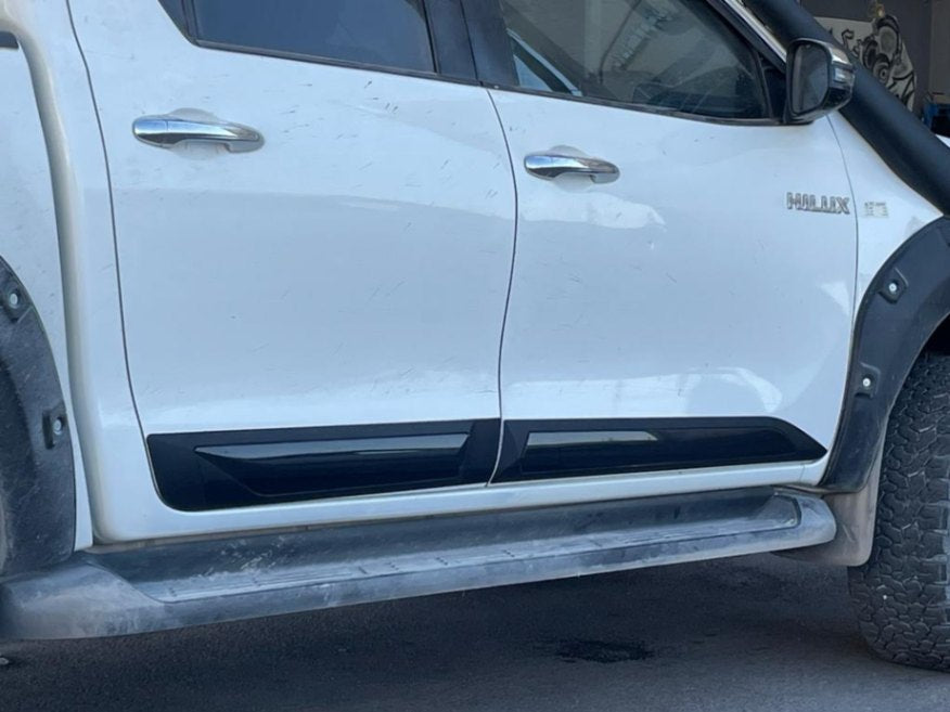 פסיי מגן וקישוט לטויוטה היילקס 2015 OEM