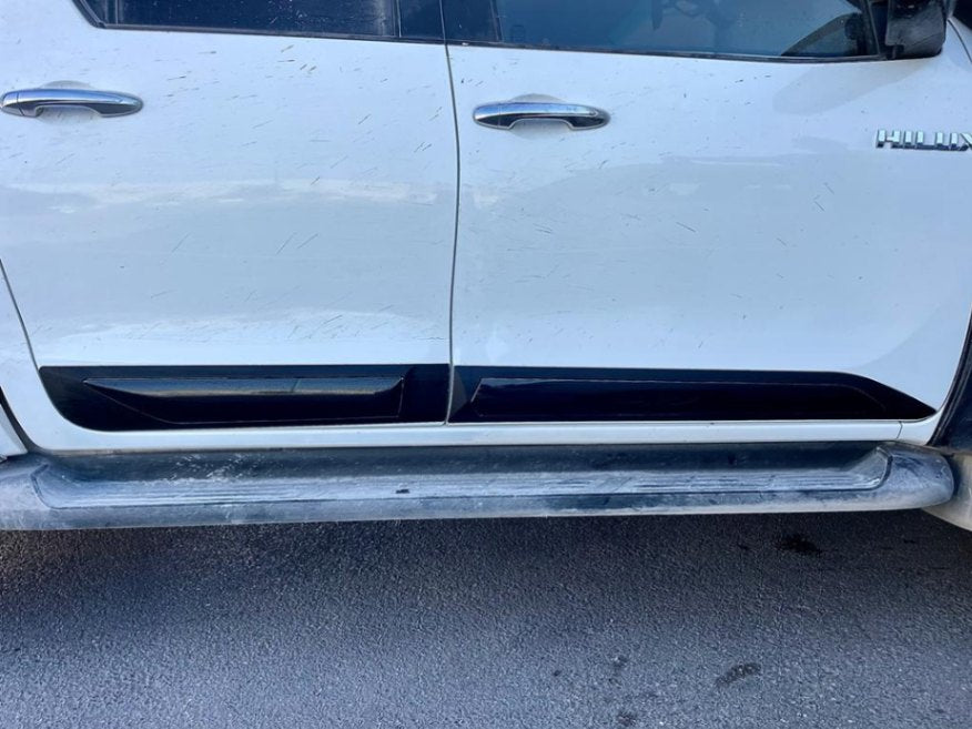 פסיי מגן וקישוט לטויוטה היילקס 2015 OEM